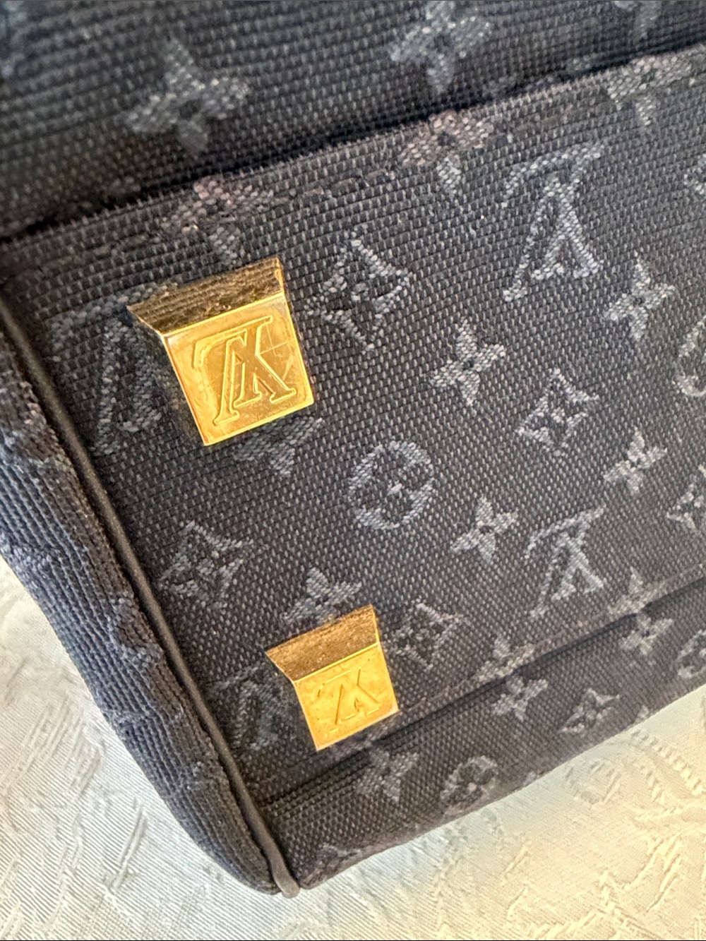 Louis Vuitton Josephine Mini Lin Sachel - Picture 13 of 15